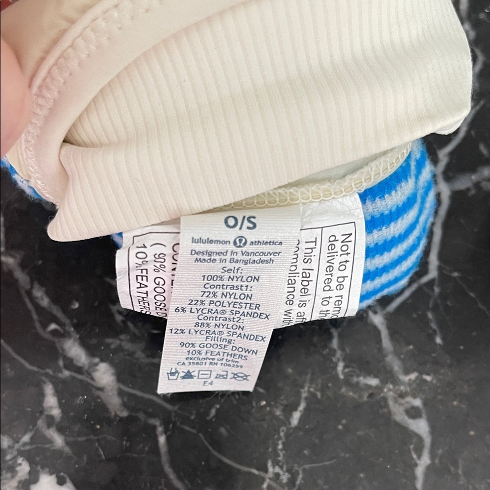 LULULEMON Cream Quilted mittens with Blue and white stripes on palms - Picture 5 of 5